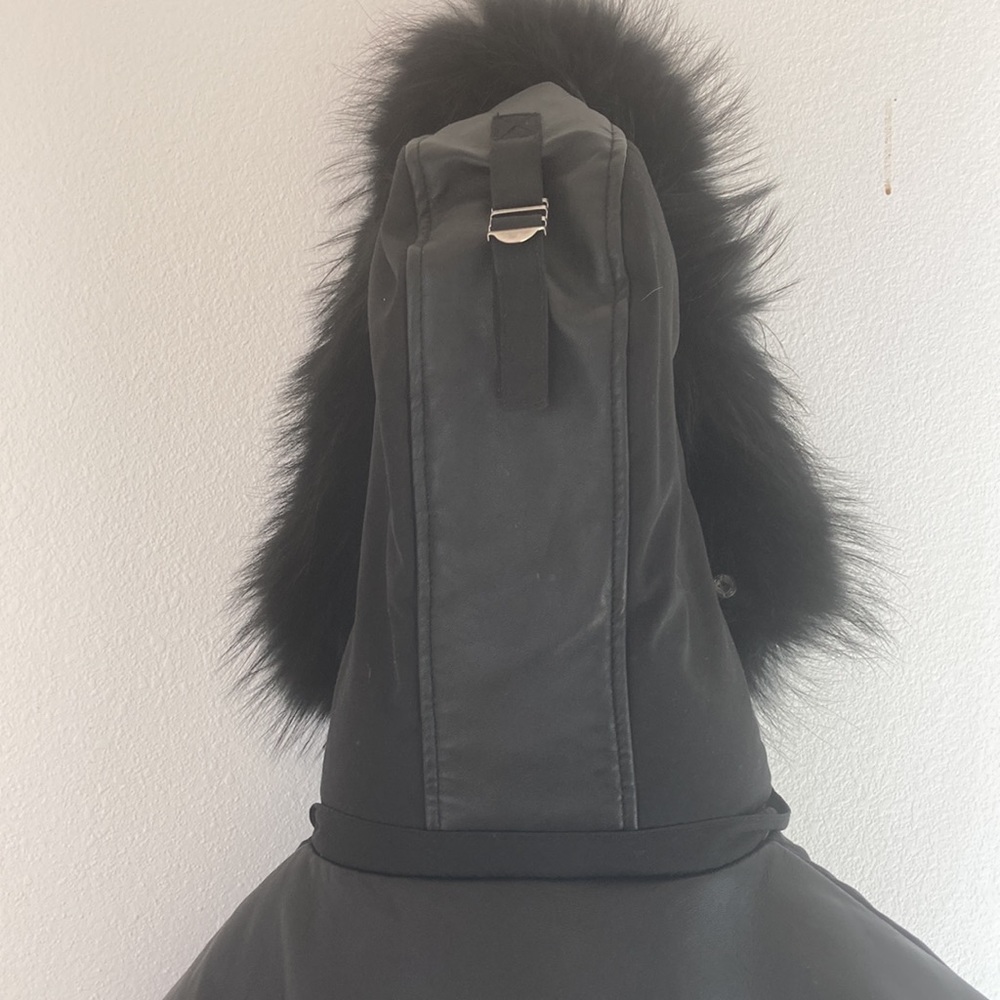 M. Benisti Canadian high fashion quality parka with fox fur removable hood. - Picture 8 of 16